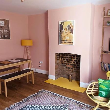 Stylish And Colourful Flat Minutes From The Beach Маргейт Екстер'єр фото
