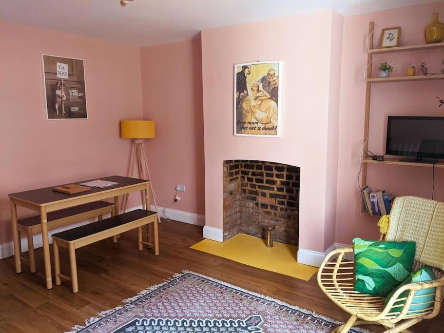 Stylish And Colourful Flat Minutes From The Beach Маргейт Екстер'єр фото