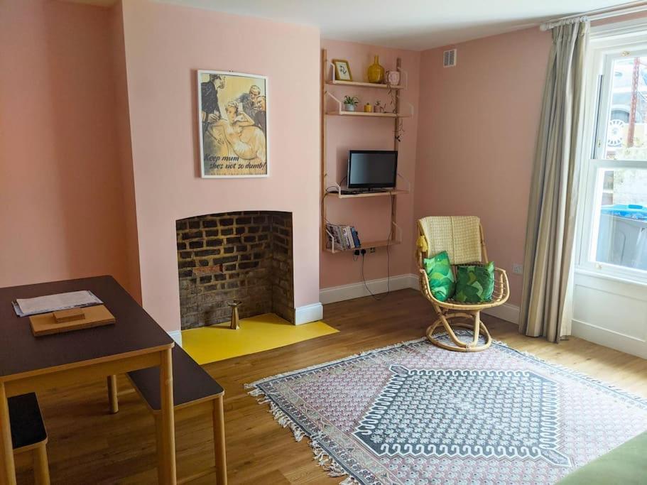 Stylish And Colourful Flat Minutes From The Beach Маргейт Екстер'єр фото