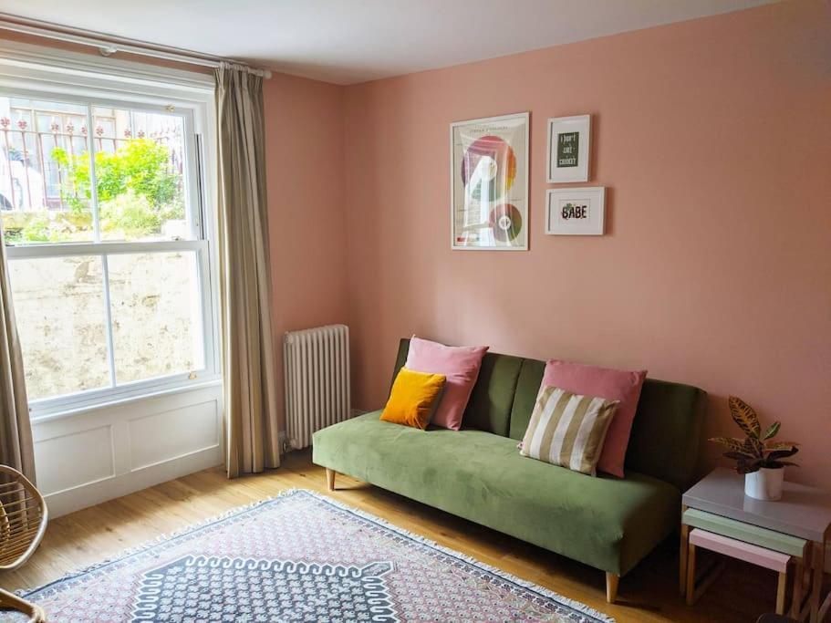 Stylish And Colourful Flat Minutes From The Beach Маргейт Екстер'єр фото