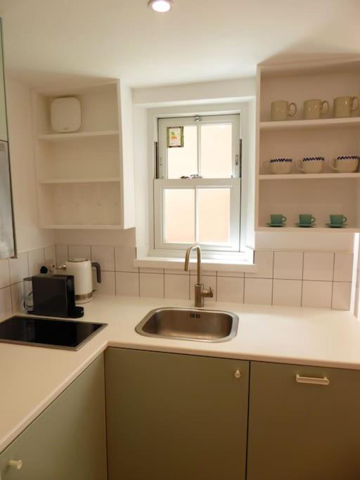 Stylish And Colourful Flat Minutes From The Beach Маргейт Екстер'єр фото